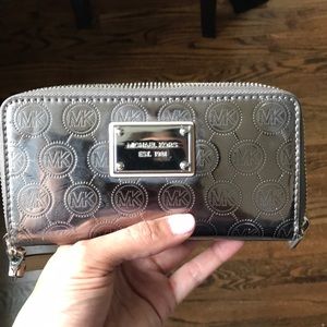 Michael kors wallet